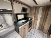 Swift Elegance Grande 835 2021